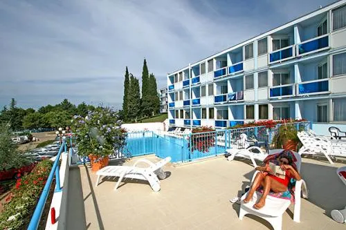 Plavi Hotel 3*
