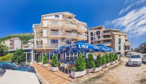 Montere Guest House 3*