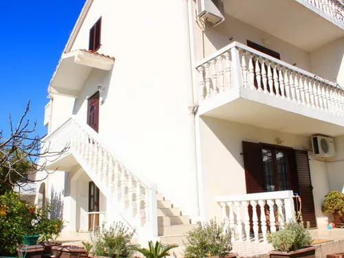 House Irena Апартаменты 3*
