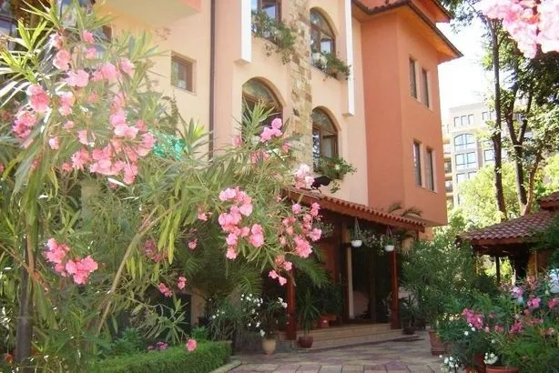 Oleander House 3*