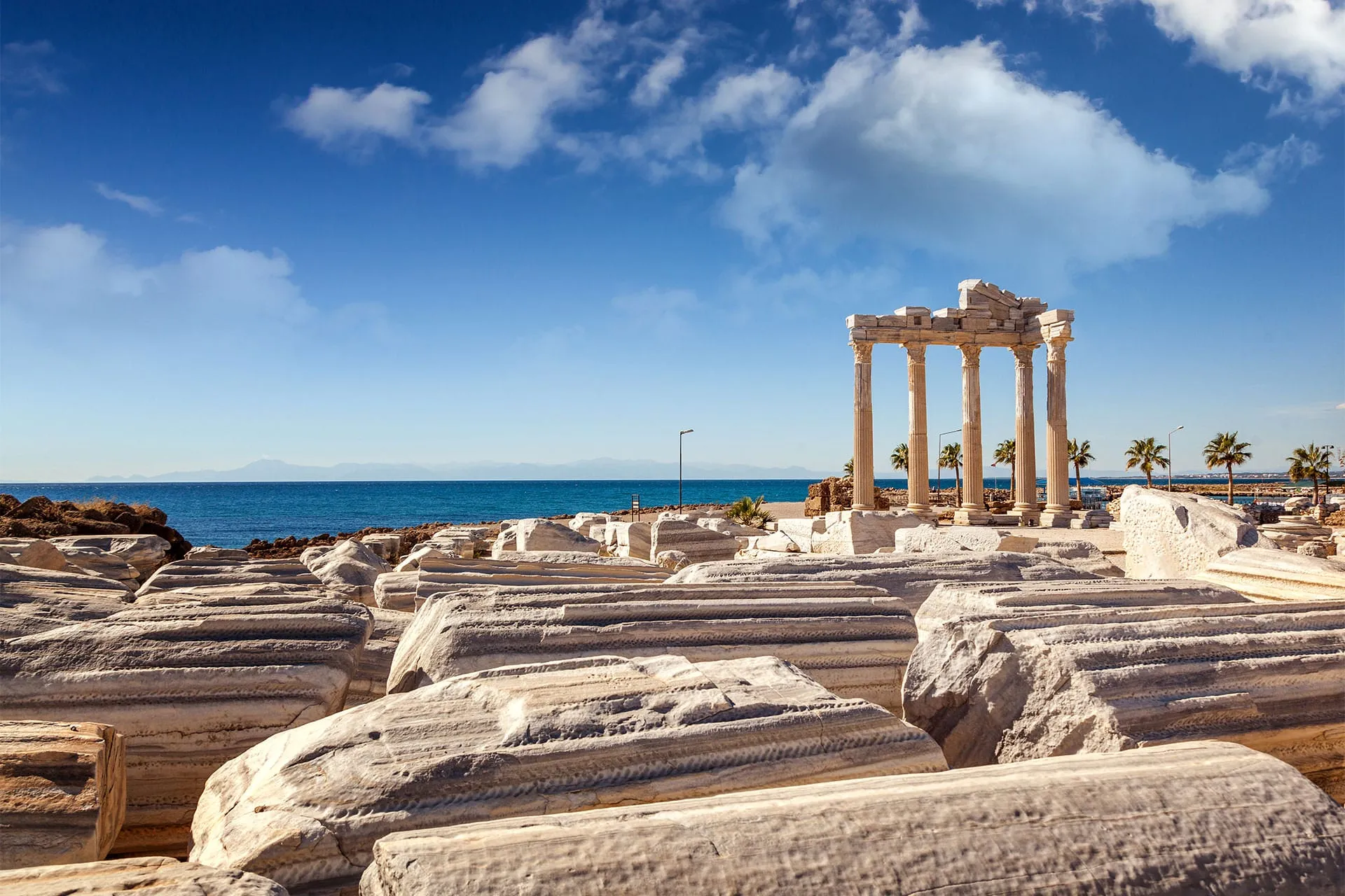 arum-barut-collection-apollon-temple_1712127699.jpg