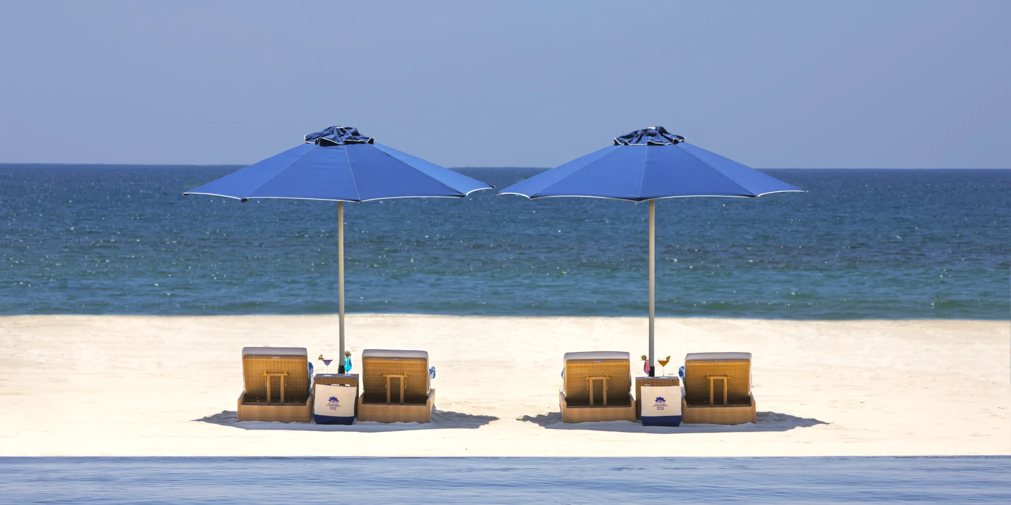Al_Baleed_Resort_Salalah_By_Anantara_Beach_Sunbed_Setup_02_1.jpg