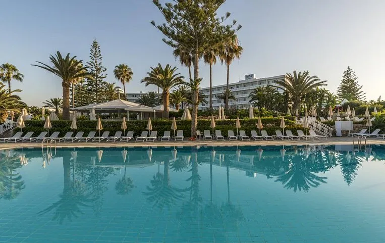 Nissi Beach Hotel 4*