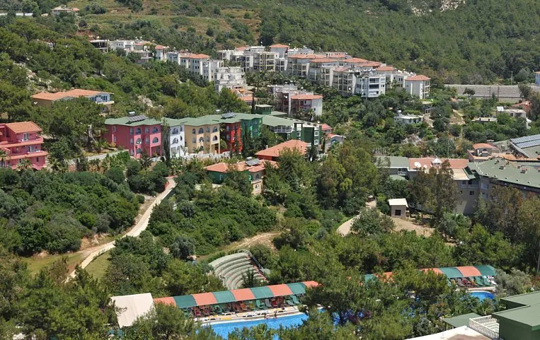 Larissa Green Hill 4*