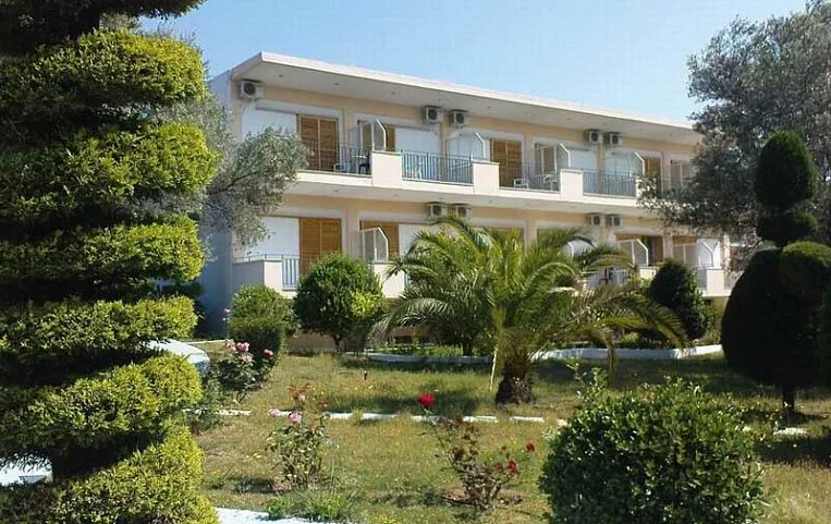 Petit Village Hotel 3*