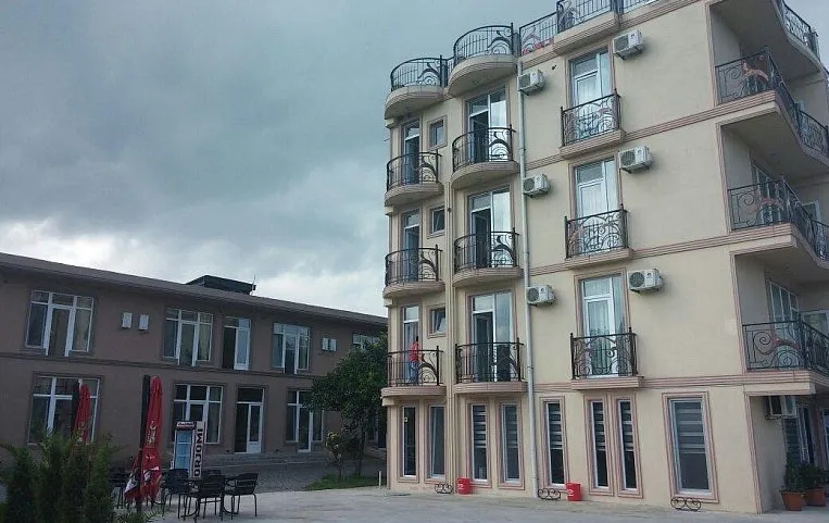 Beach House 3*