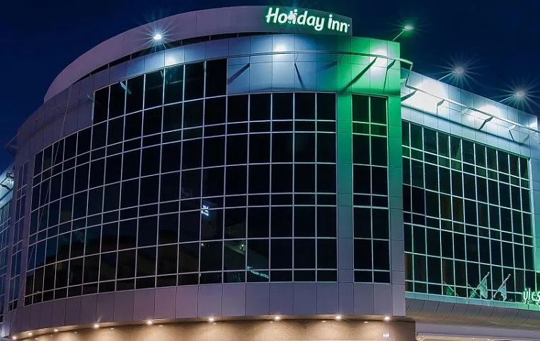 Holiday Inn Bur Dubai - Embassy District 4*