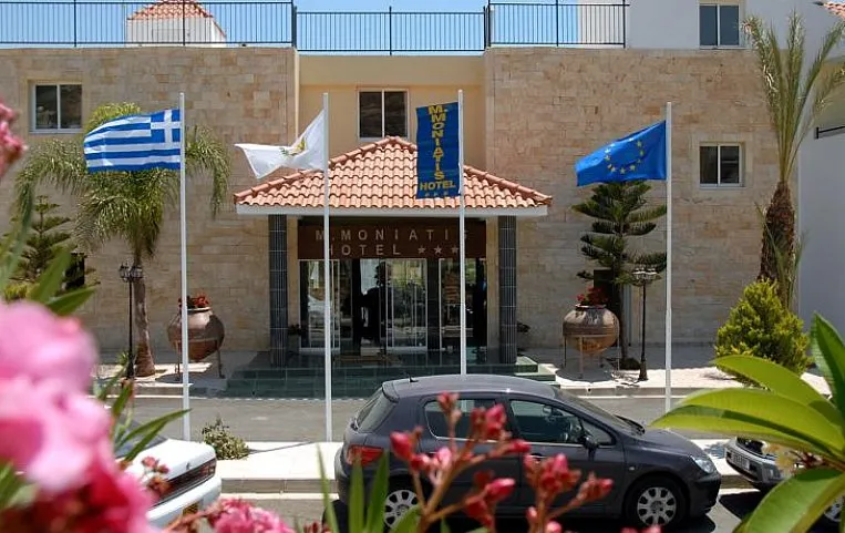 M Moniatis 3*