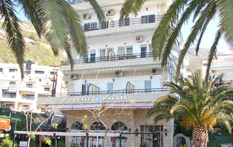 Petit Palais Hotel 2*