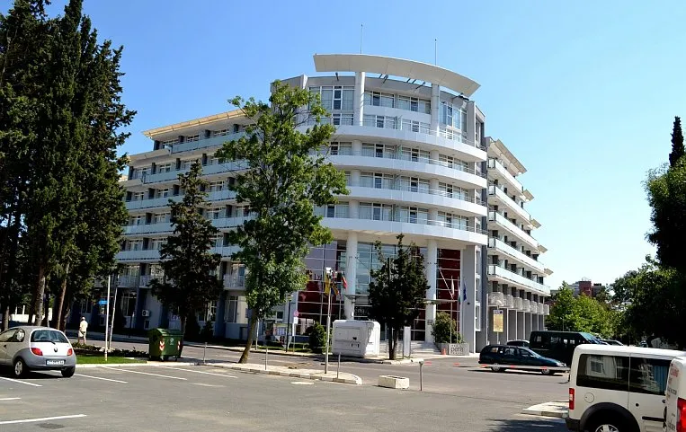Perla 3*