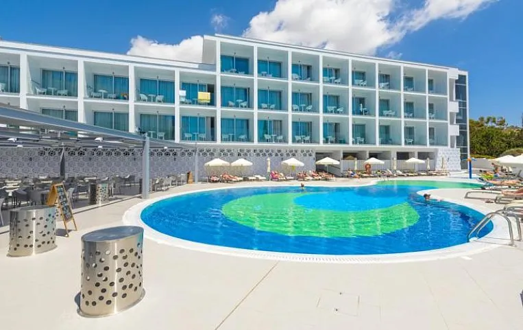 River Rock Hotel 3*