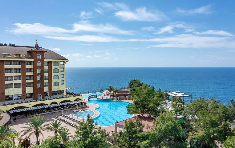 Utopia World Hotel 5*