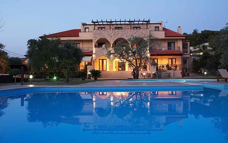 Atrium Hotel 4*