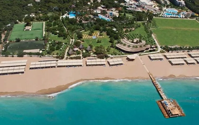 Blue Waters Club & Resort 5*