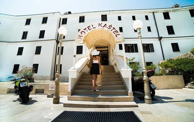 Kastel 3*