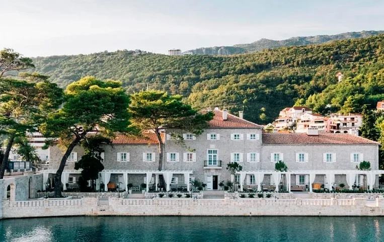 Lazure Hotel & Marine 5*