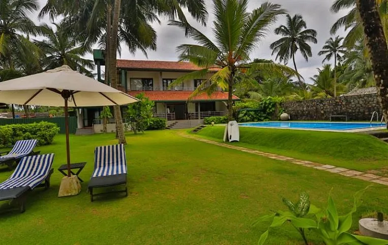 Sea Rock Villa 3*