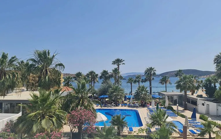 Nagi Beach Hotel 3*
