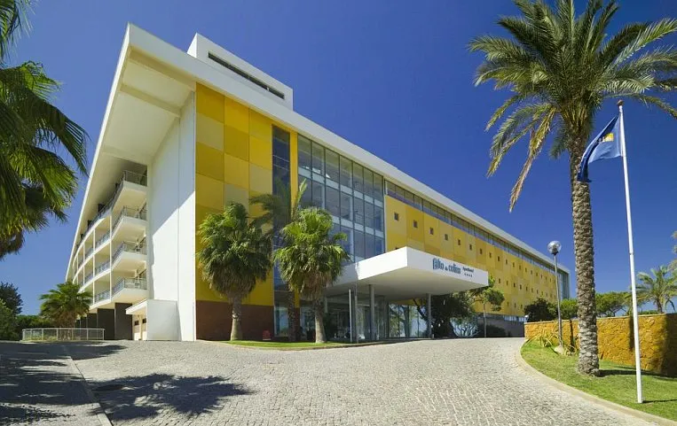 Alto da Colina Aparthotel 4*
