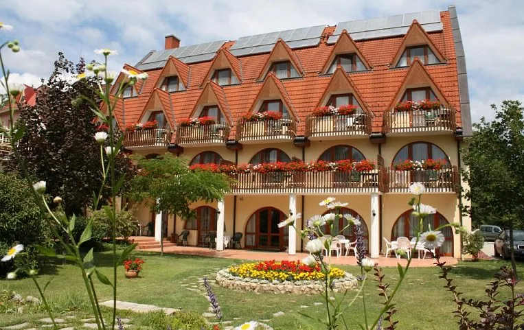 Agnes Hotel 3*