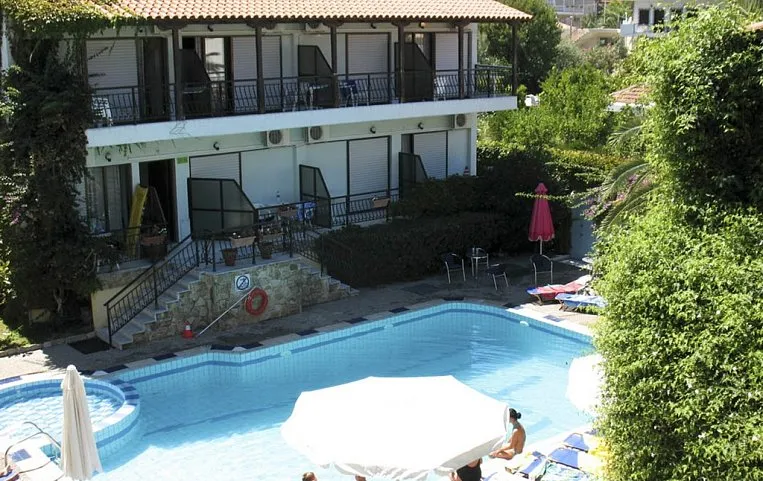 Pelli Hotel 3*