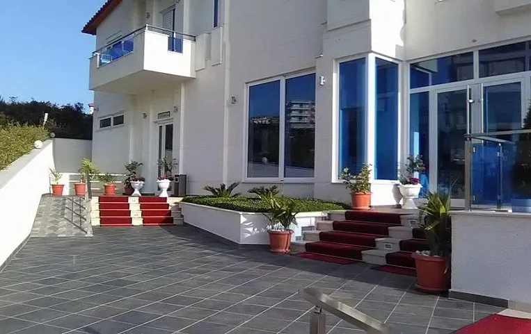 ALER Holiday Inn Saranda 4*+