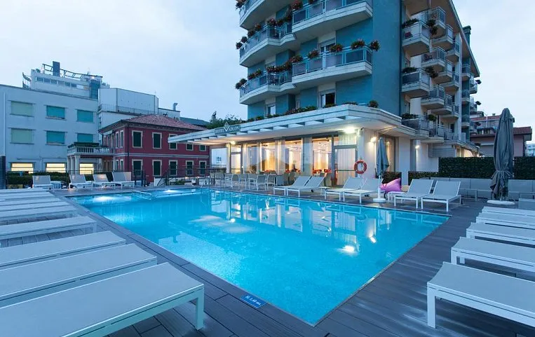 Adlon 4*