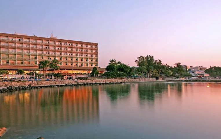 Crowne Plaza Limassol 4*