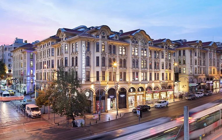 Crowne Plaza Old City 5*