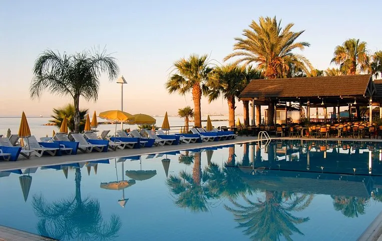 Palm Beach Hotel & Bungalows 4*