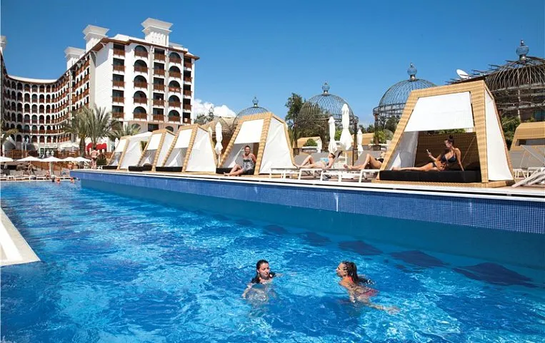 Quattro Beach Spa & Resort 5*