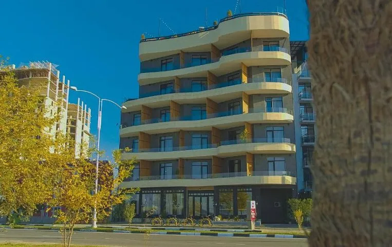 Boulevard Side (ex. Rooftop Pool)