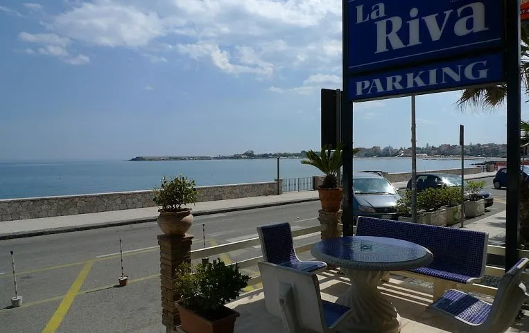 La Riva 3*