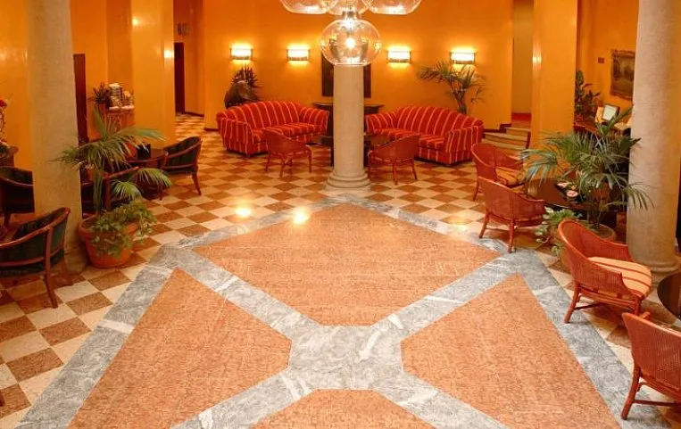 Regina 4*