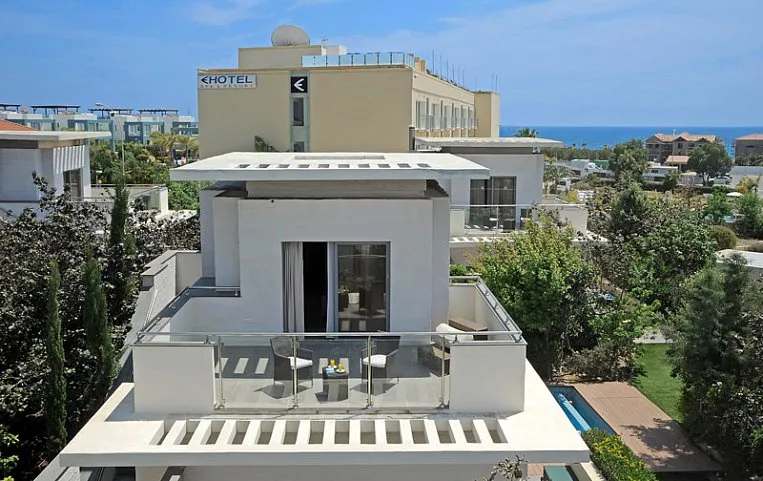 E Hotel Spa & Resort 4*
