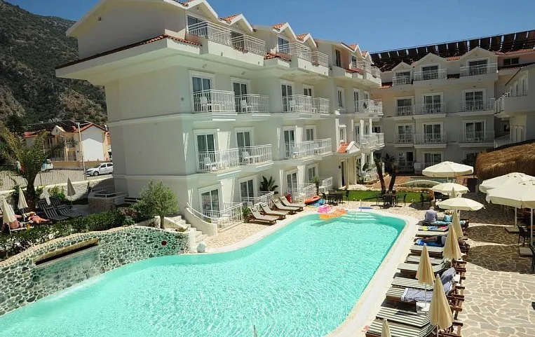 Montebello Deluxe Hotel 4*