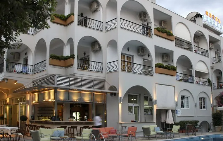 Kronos Hotel 3*+