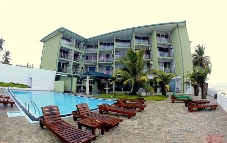 Hikkaduwa Beach Hotel 3*