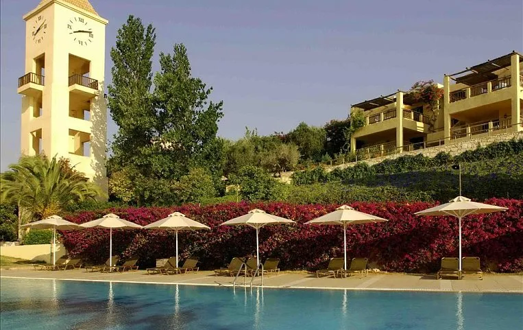 Candia Park Village 4*