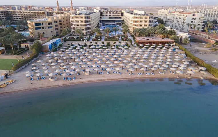 AMC Royal Aqua Park Hotel 4*