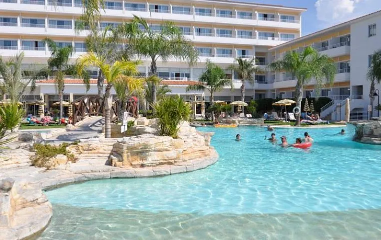 Santa Marina Resort 4*