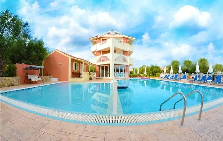 Pantheon Hotel 3*