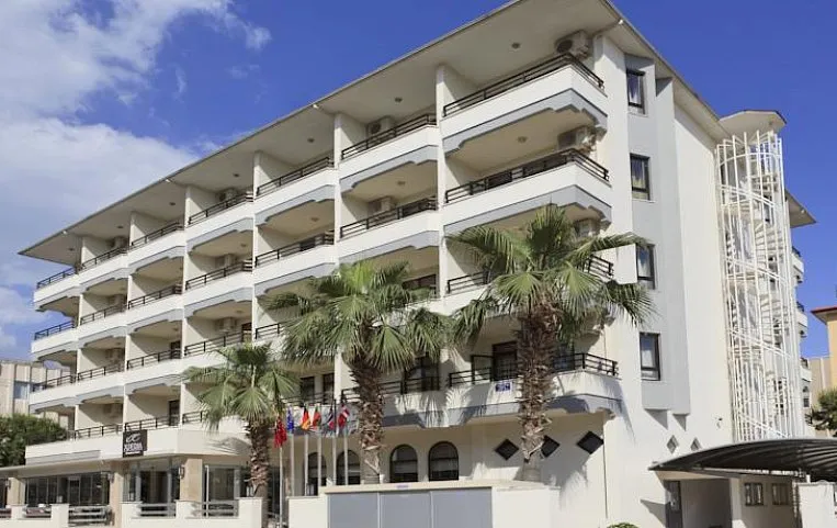 Kandelor Hotel 4*