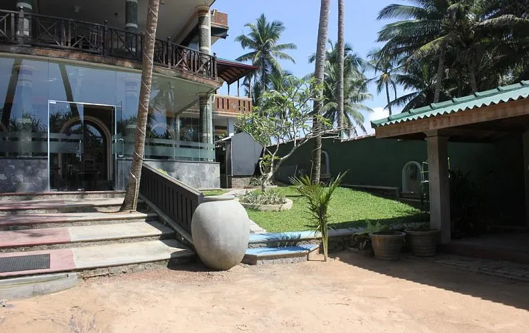 Warahena Beach Hotel 3*