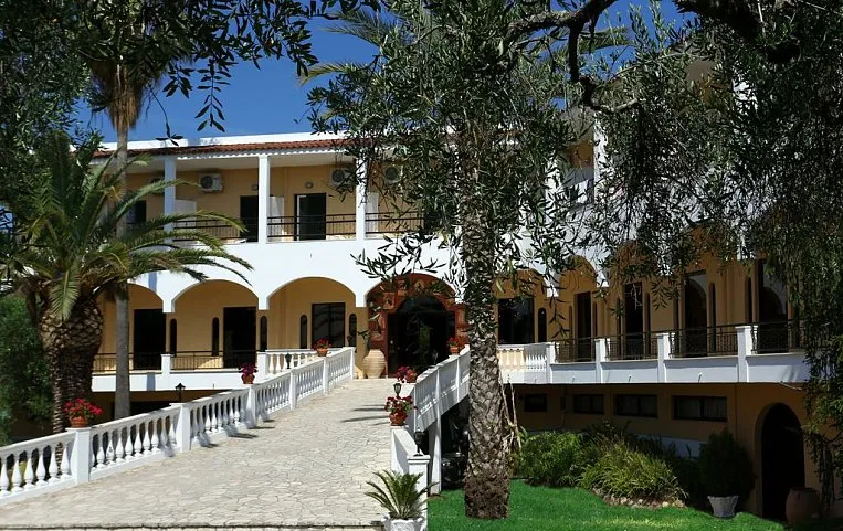 Paradise Hotel 3*
