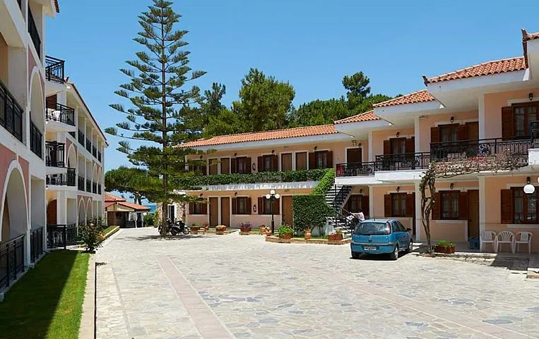 Castello Beach Hotel 2*