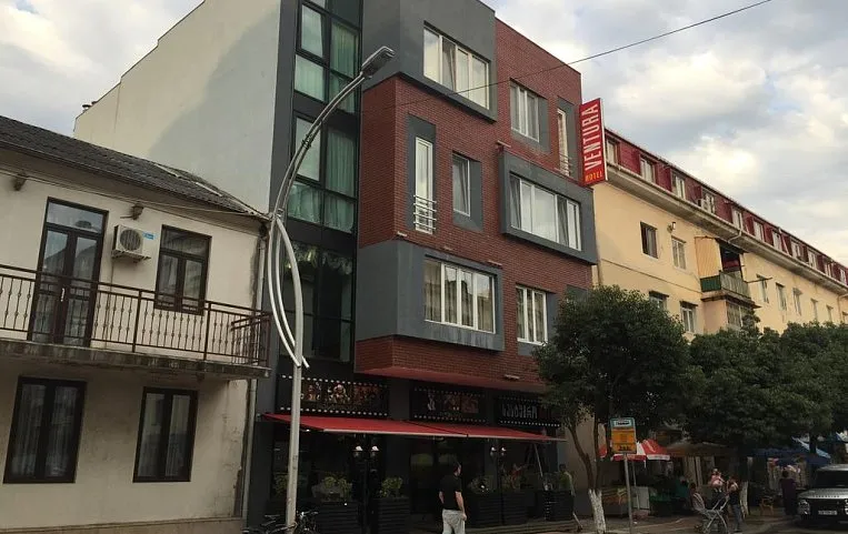 Ventura 3*