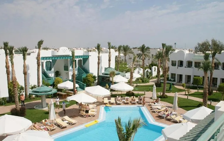 Falcon Hills Hotel 3*