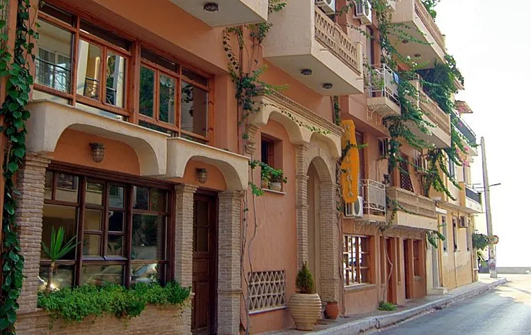 Yria Hotel 2*