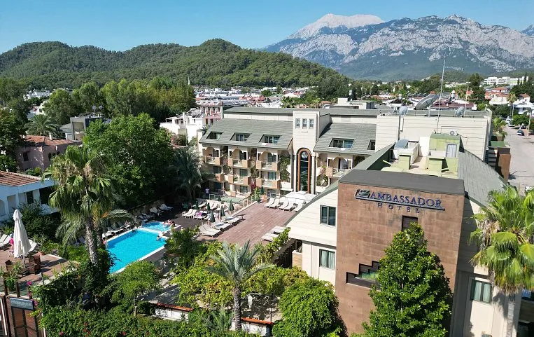 Ambassador Plaza Hotel 4*